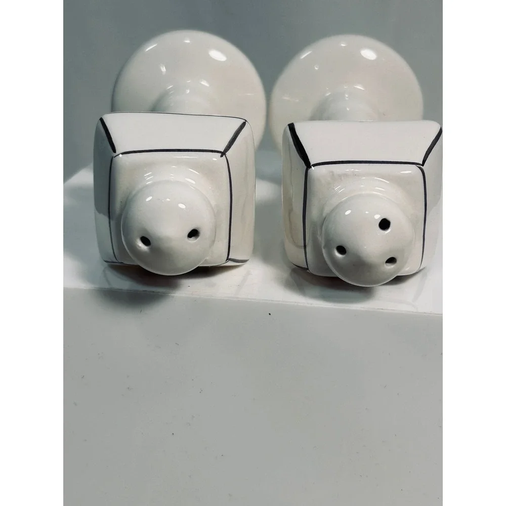 Vintage French Quarter New Orleans Street Lamp Salt and Pepper Shakers Set White